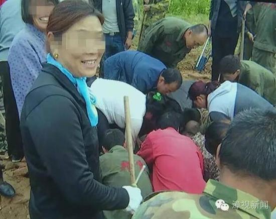 偷拍公厕女人尿尿网站