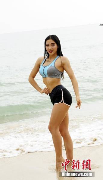 被女寝十几只白丝脚榨精