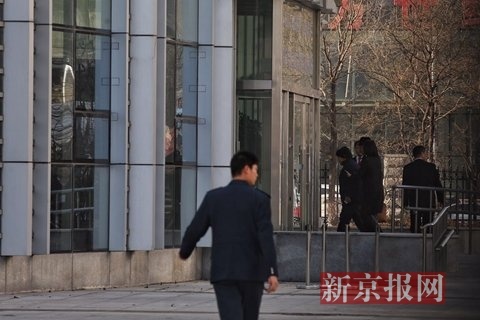 毛茸茸的年轻的护士