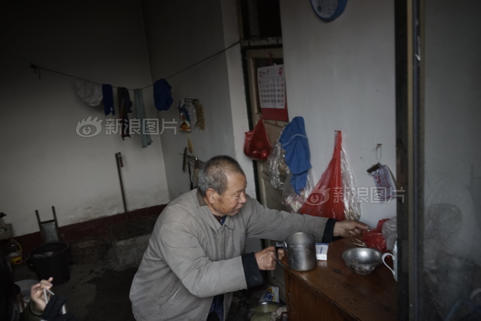 班长让我看她的 罩奶头