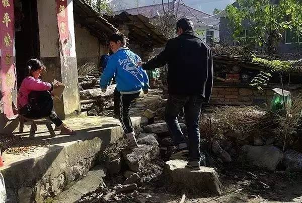 国产美女性爱视频网站