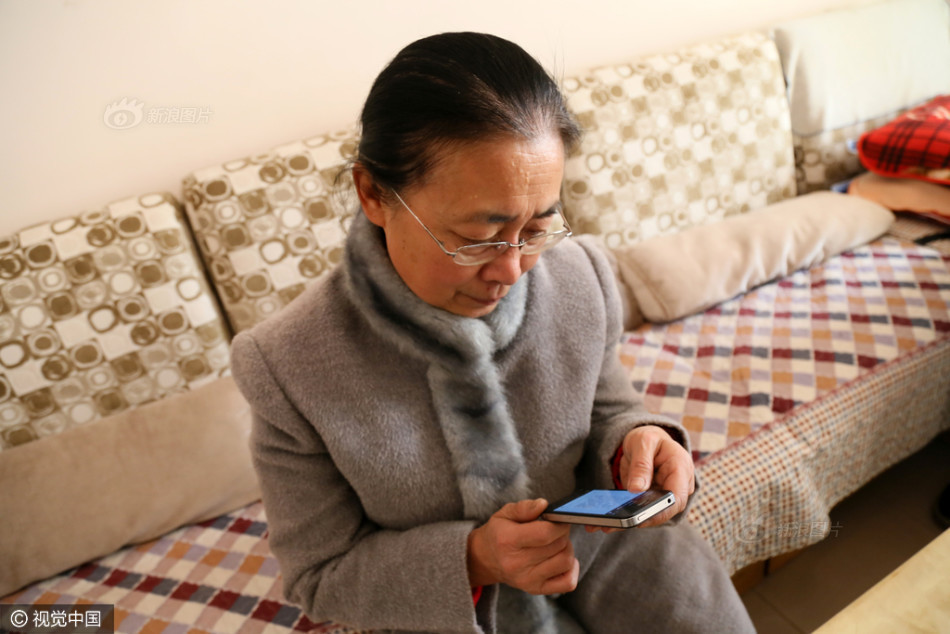 女儿在加拿大 大妈找"闺女"陪游 包费用送iPhone