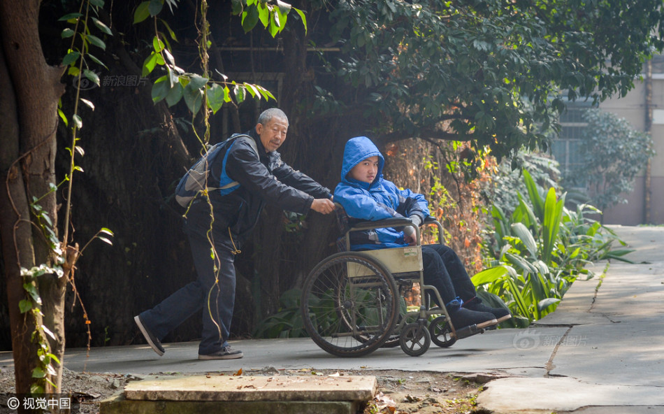 我在公车上高潮连连