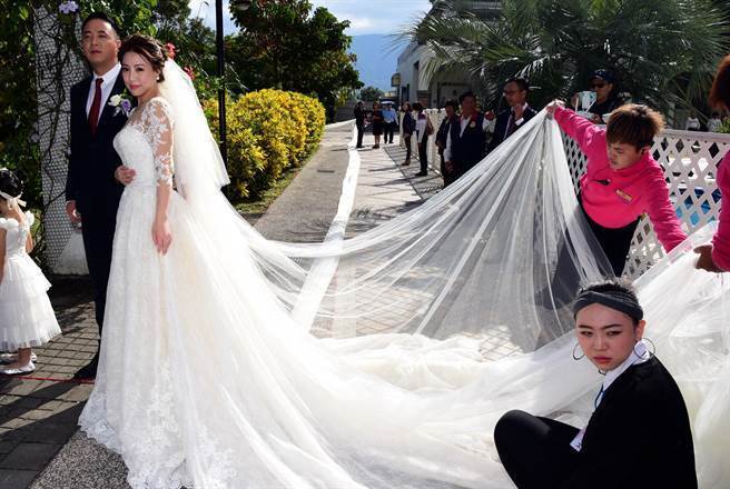 长婚纱图片_婚纱情侣头像