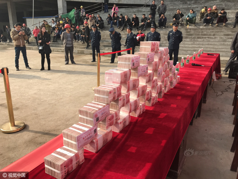 男人把Ji大巴放进女人免费视频