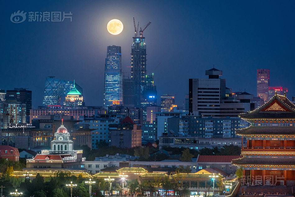 老师让我吃她胸 摸她奶樱花