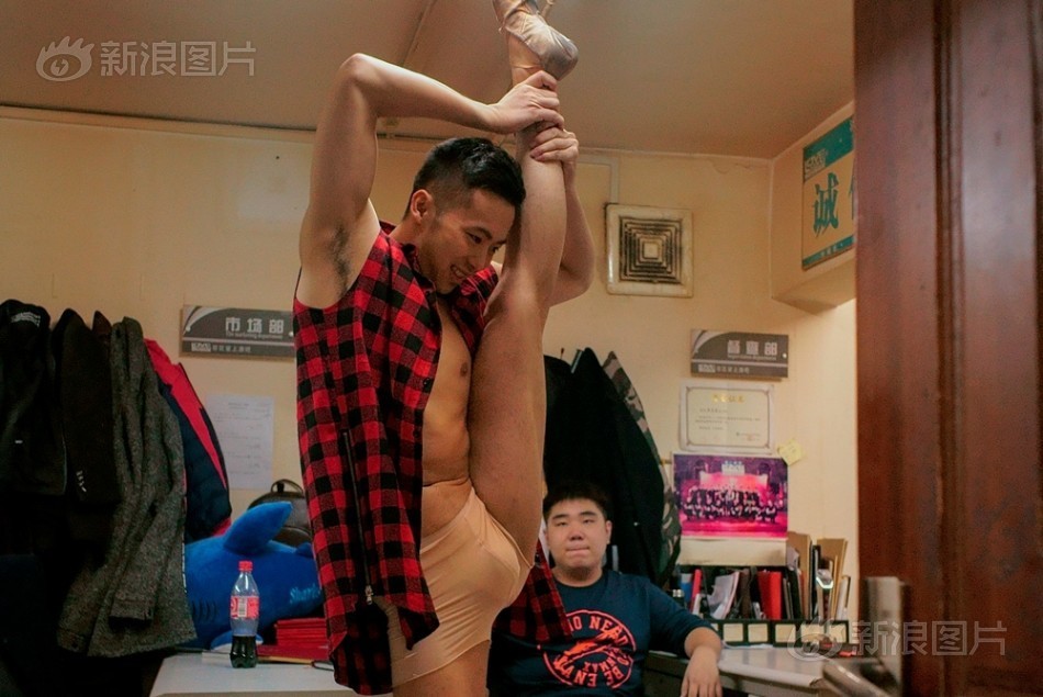 迈开腿打扑克