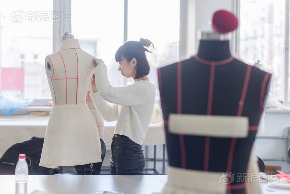 女人与狗操逼播放搜索