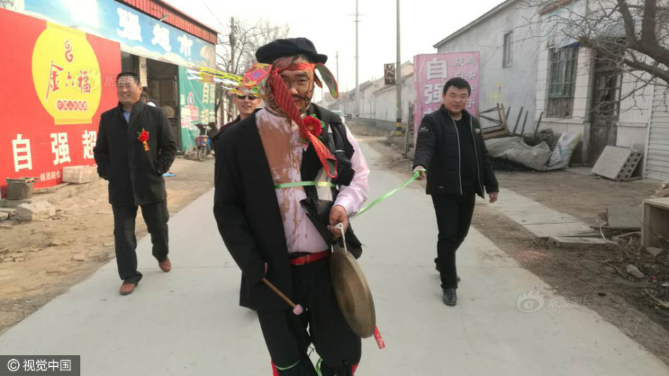内衣抹辣椒_辣椒卡通图片