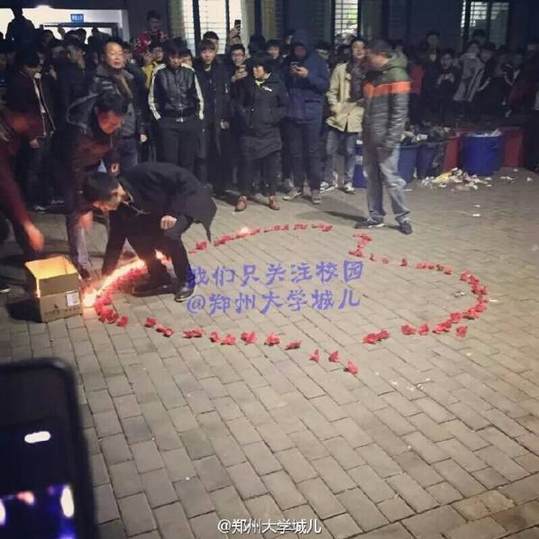 美女直播全婐APP免费 真人