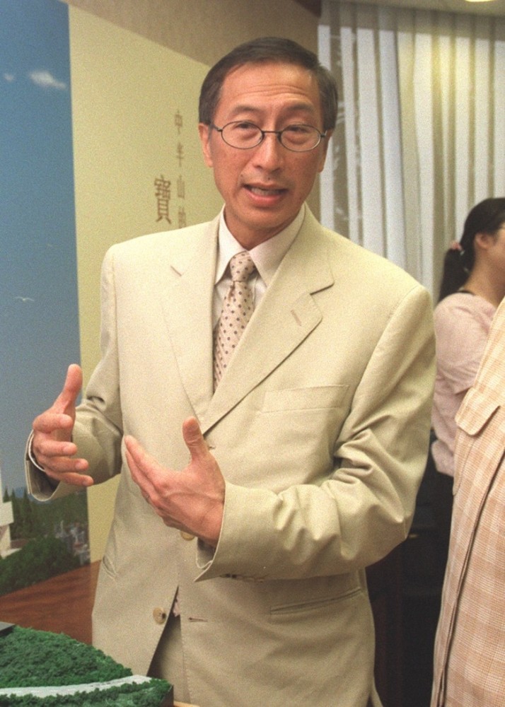 泰国人妖美女露逼视频三级片