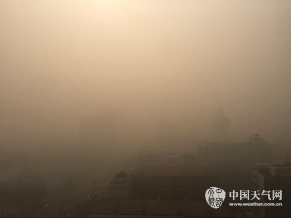 石家庄遭重霾 PM2.5破千