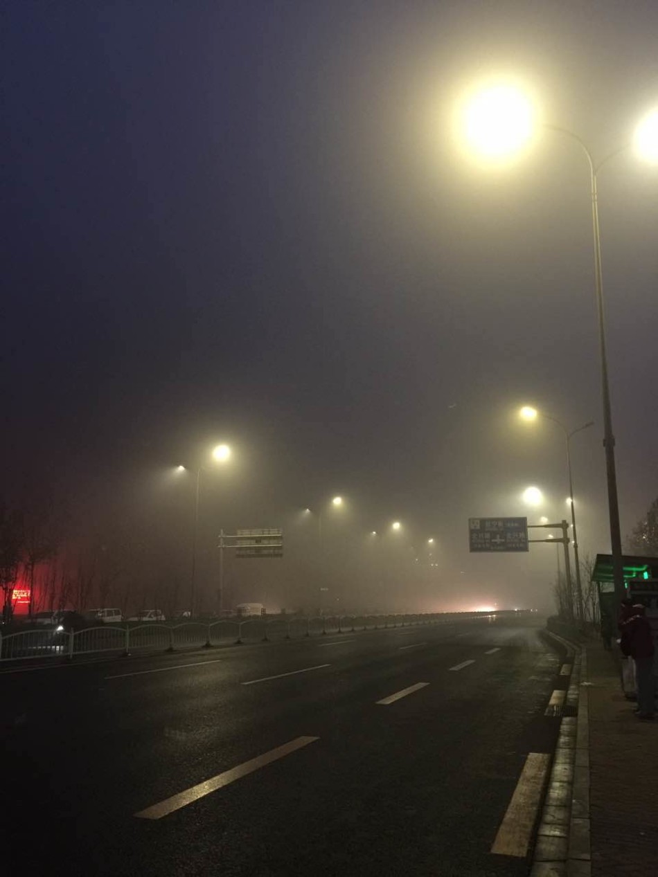 今年最强雾霾 凌晨北京空气质量接近爆表_高清图集