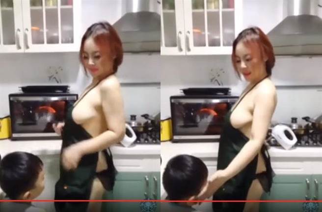 人妻真空赤裸做蛋糕大尺度视频组图 当孩子面卖弄风骚惹争议