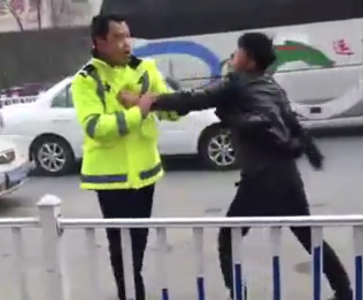 特种兵们被 的合不拢腿