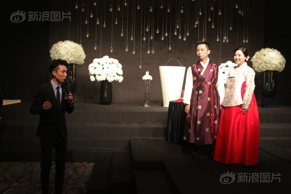 日本痴汉电车调教人妻片