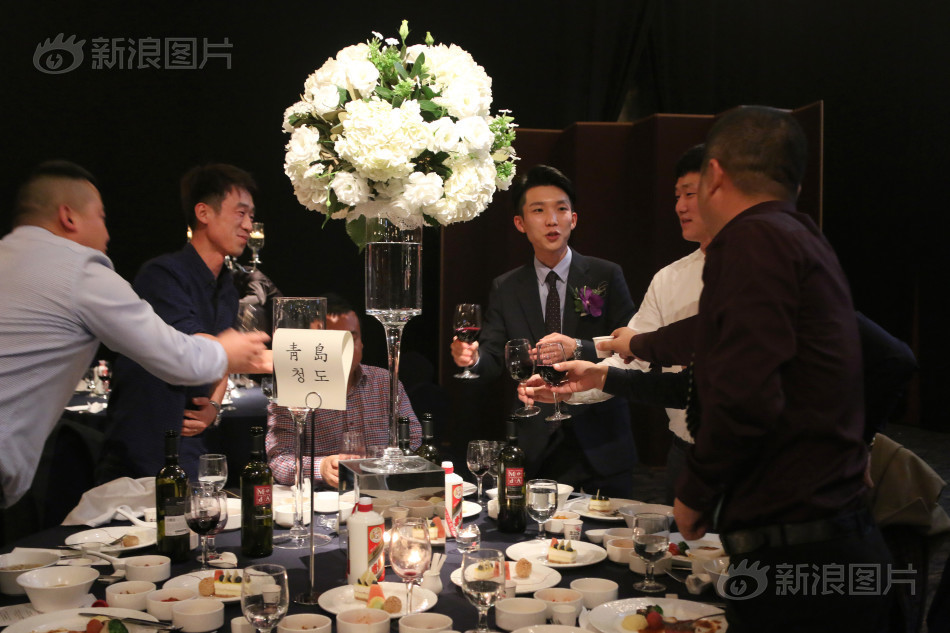 班长让我吃她胸 摸她奶