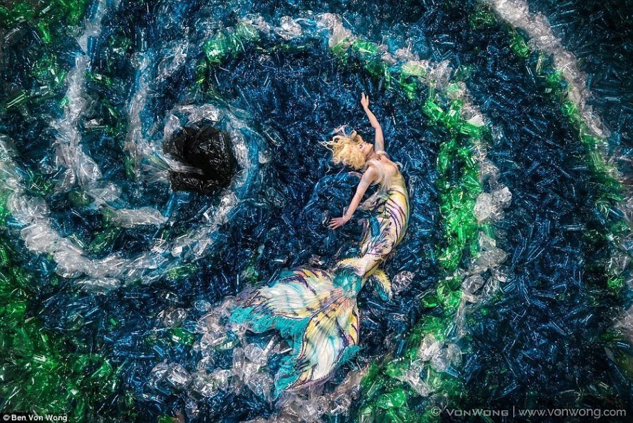 白丝美女自慰喷水