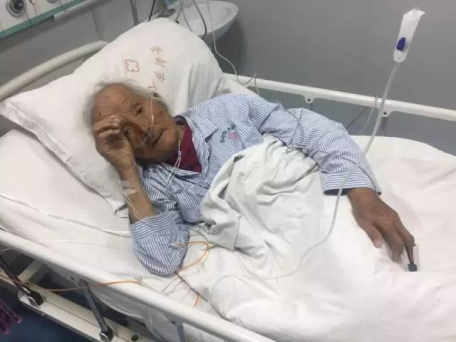 纲手吃雷影大狙的由来和寓意