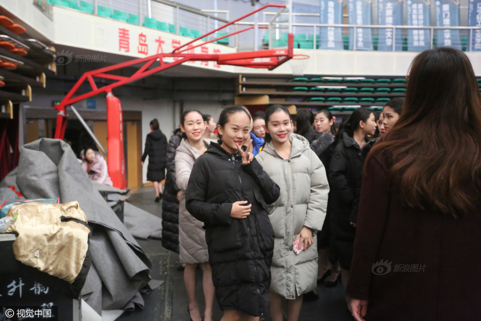 男Ji大巴进入女人的久