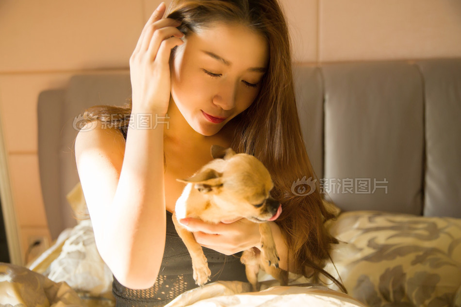 美女扒精光秘 图片