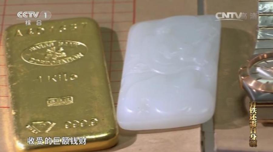在桌下含她的花蒂和舌头H视频