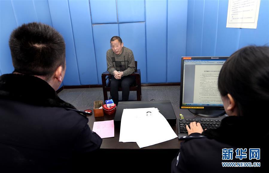 男生女生一起努力生猴子不盖被子动漫