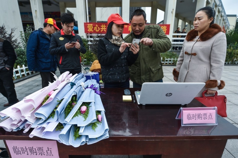 泰国人妖美女露逼视频三级片
