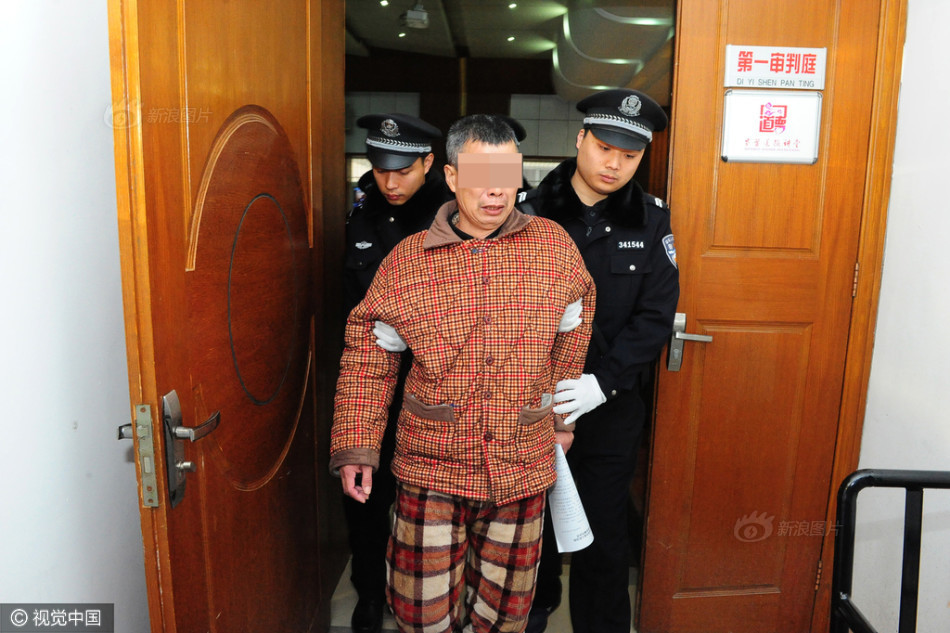 4个男人添一个女人添一