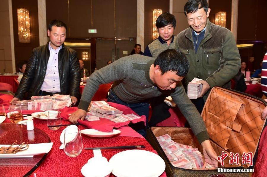 两个黑人轮奸视频
