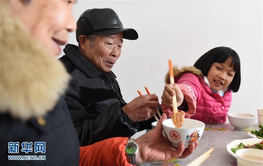 老太太乱论片
