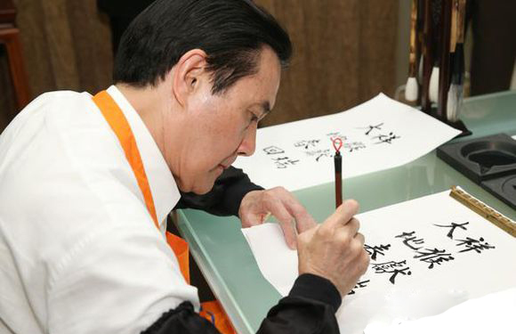 娇妻被黑人夹成了三明治