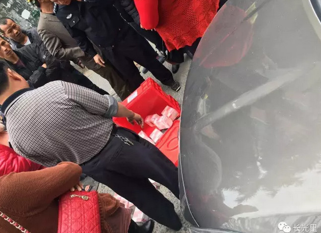 打屁股无内裤秘?