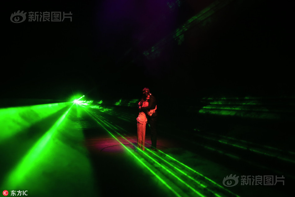男男被粗大的尾巴堵住嘴