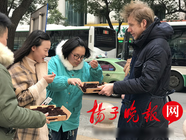 免费 的 色情 电影