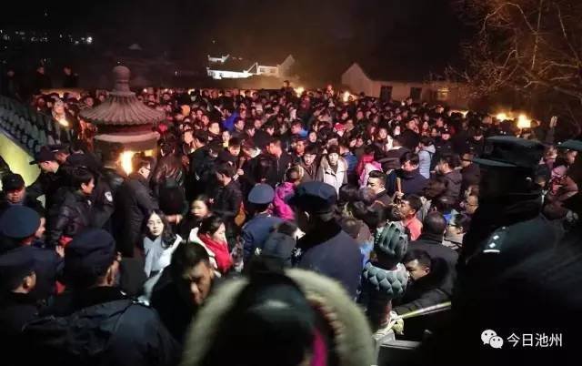公交车上无套进内谢