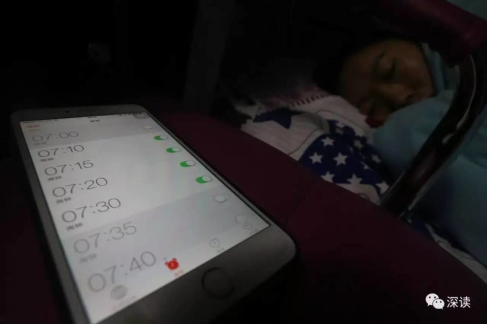 白丝女仆疯狂 喷水自慰绿巨人