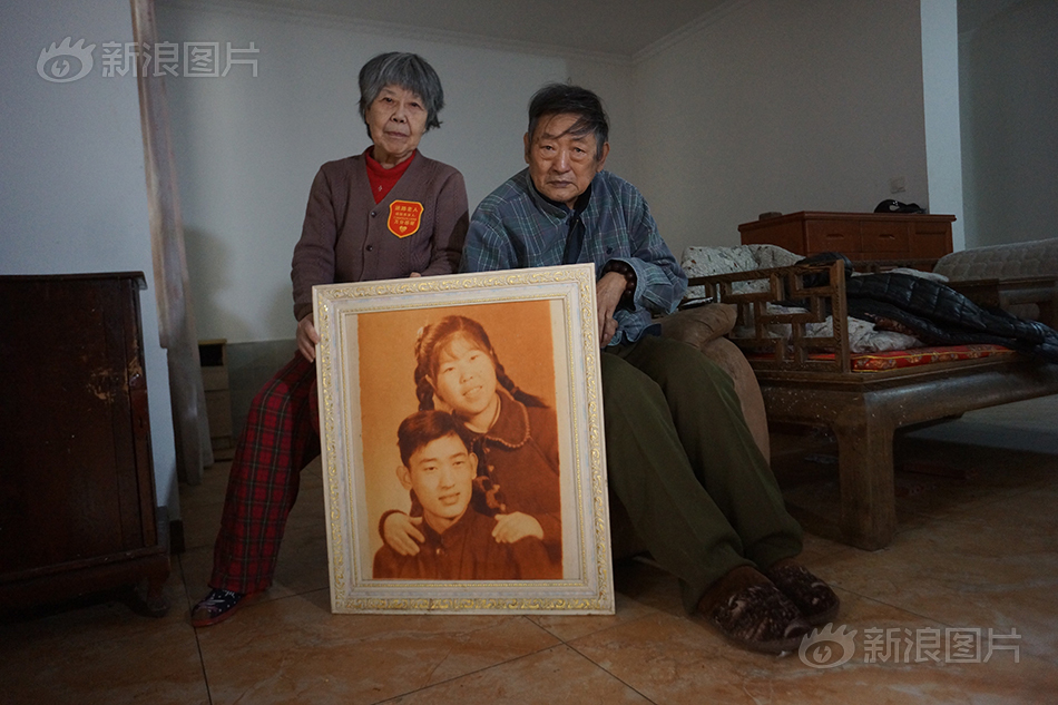 两个裸男脱了内裤互洗Ji