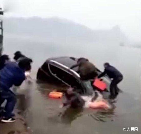 美女裸奶