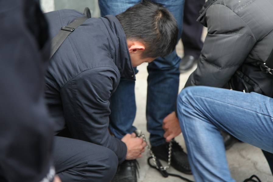 3p公交车被男人摁住狂躁