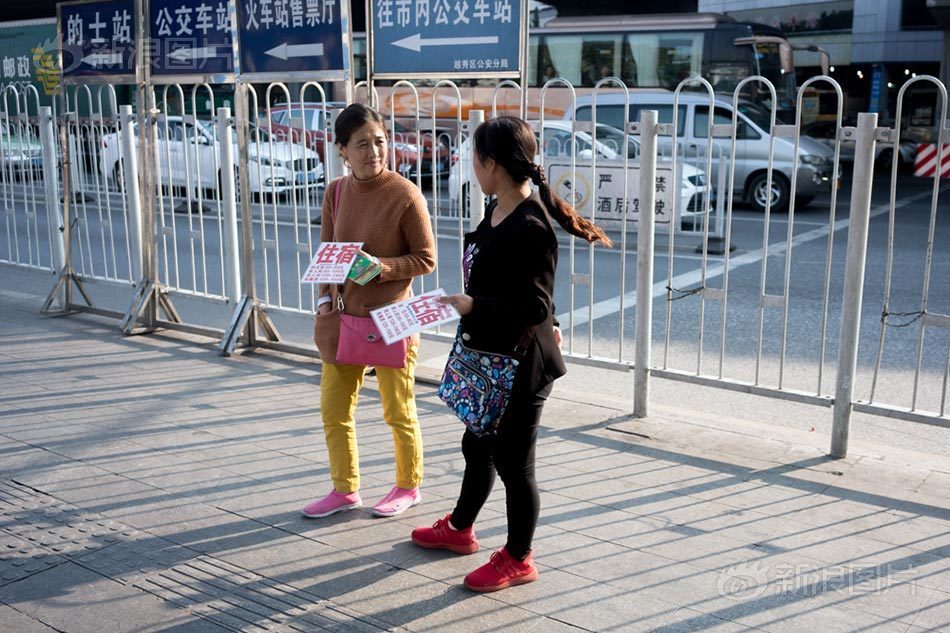 不知火舞和3孩公园h无遮挡