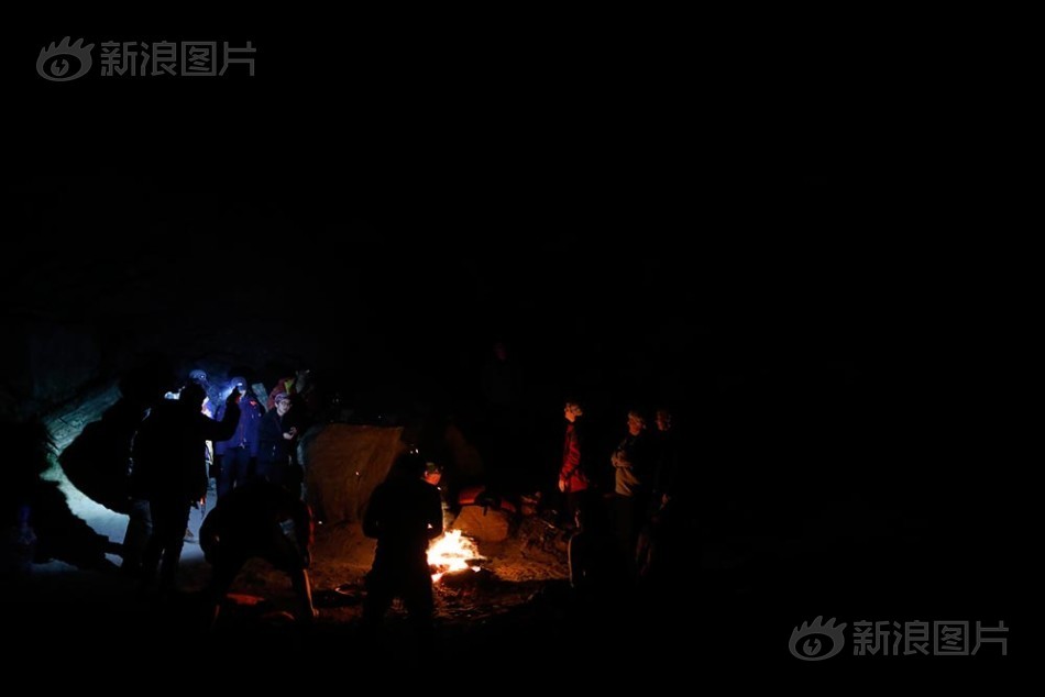 黑人大鷄巴XXX高湖电影