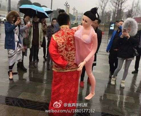欧美老妇日骚逼