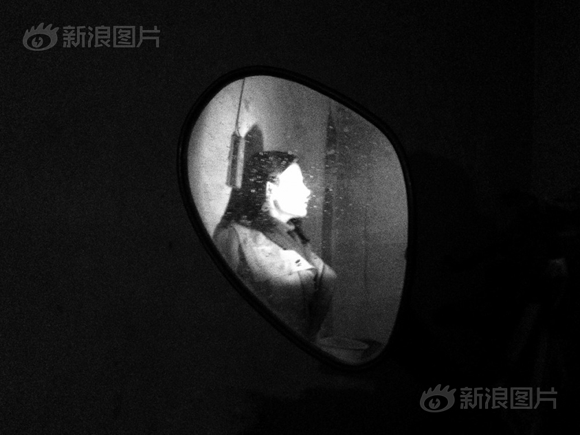 《禁止的爱浴室吃奶无删》