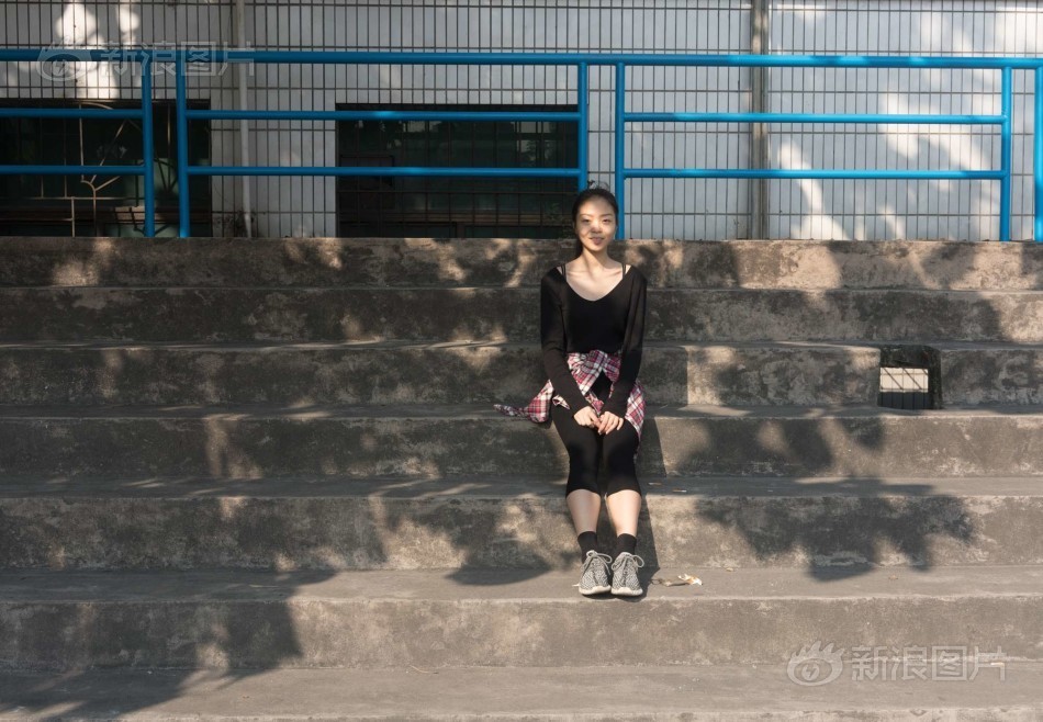 两女同床互摸到高潮