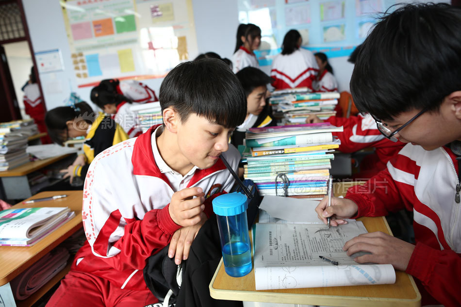 老师穿 让学生揉