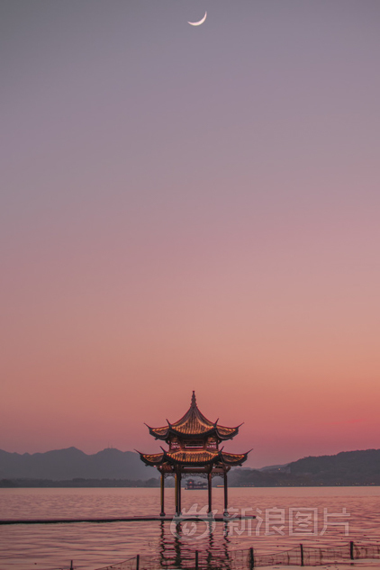 班长裸乳被爆 白浆的