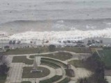 青岛澳门路附近海域掀起大浪多车被淹图片