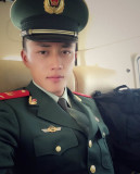 最帅武警杨明鑫走红 高大帅气不输宋仲基