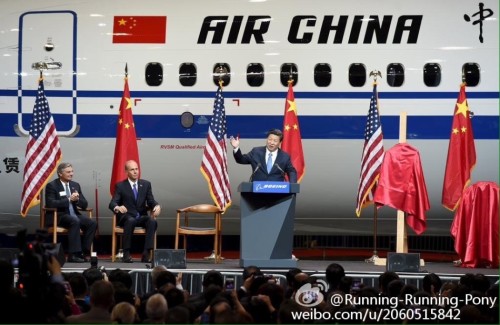 习近平参观波音登上飞机 获赠两件礼物_精讲作文